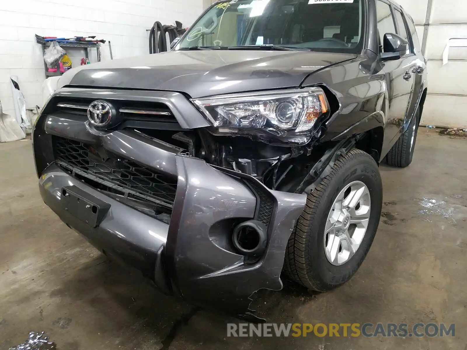 9 Photograph of a damaged car JTEBU5JR9L5742407 TOYOTA 4RUNNER 2020