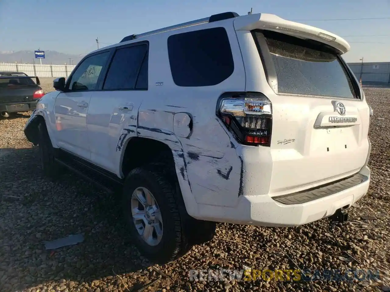 3 Photograph of a damaged car JTEBU5JR9L5743928 TOYOTA 4RUNNER 2020