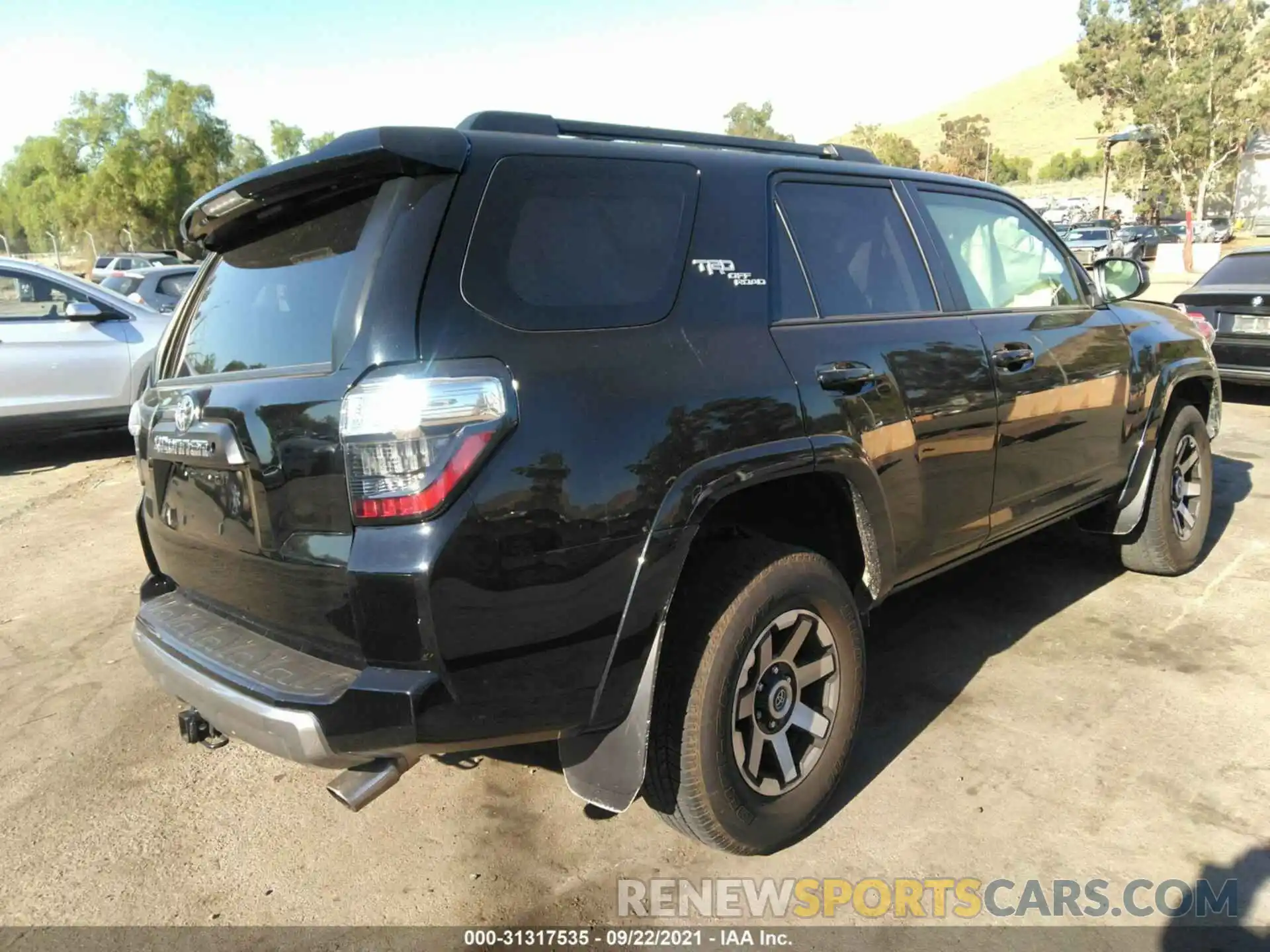 4 Photograph of a damaged car JTEBU5JR9L5746537 TOYOTA 4RUNNER 2020