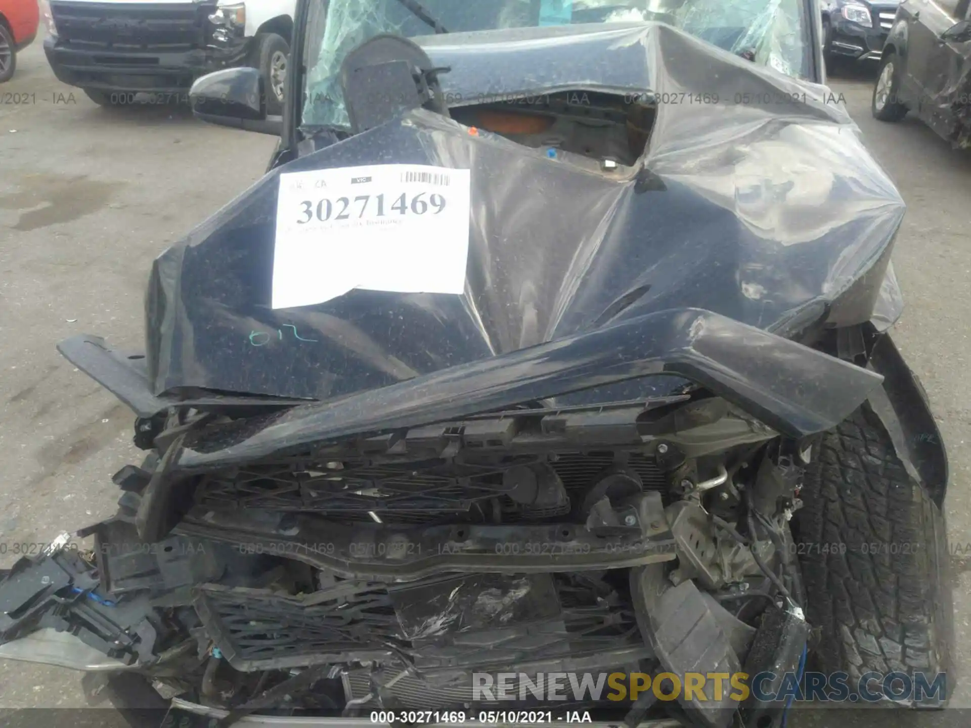 10 Photograph of a damaged car JTEBU5JR9L5752368 TOYOTA 4RUNNER 2020