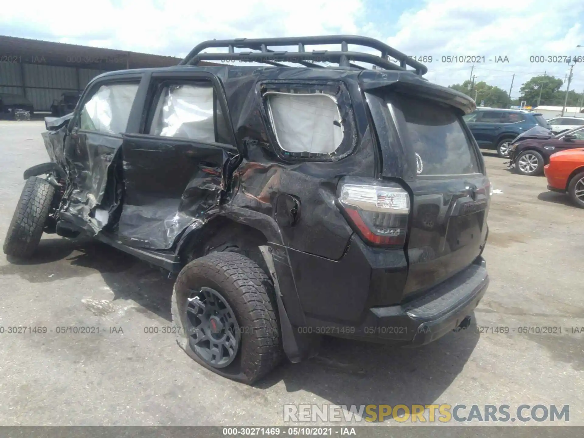 3 Photograph of a damaged car JTEBU5JR9L5752368 TOYOTA 4RUNNER 2020