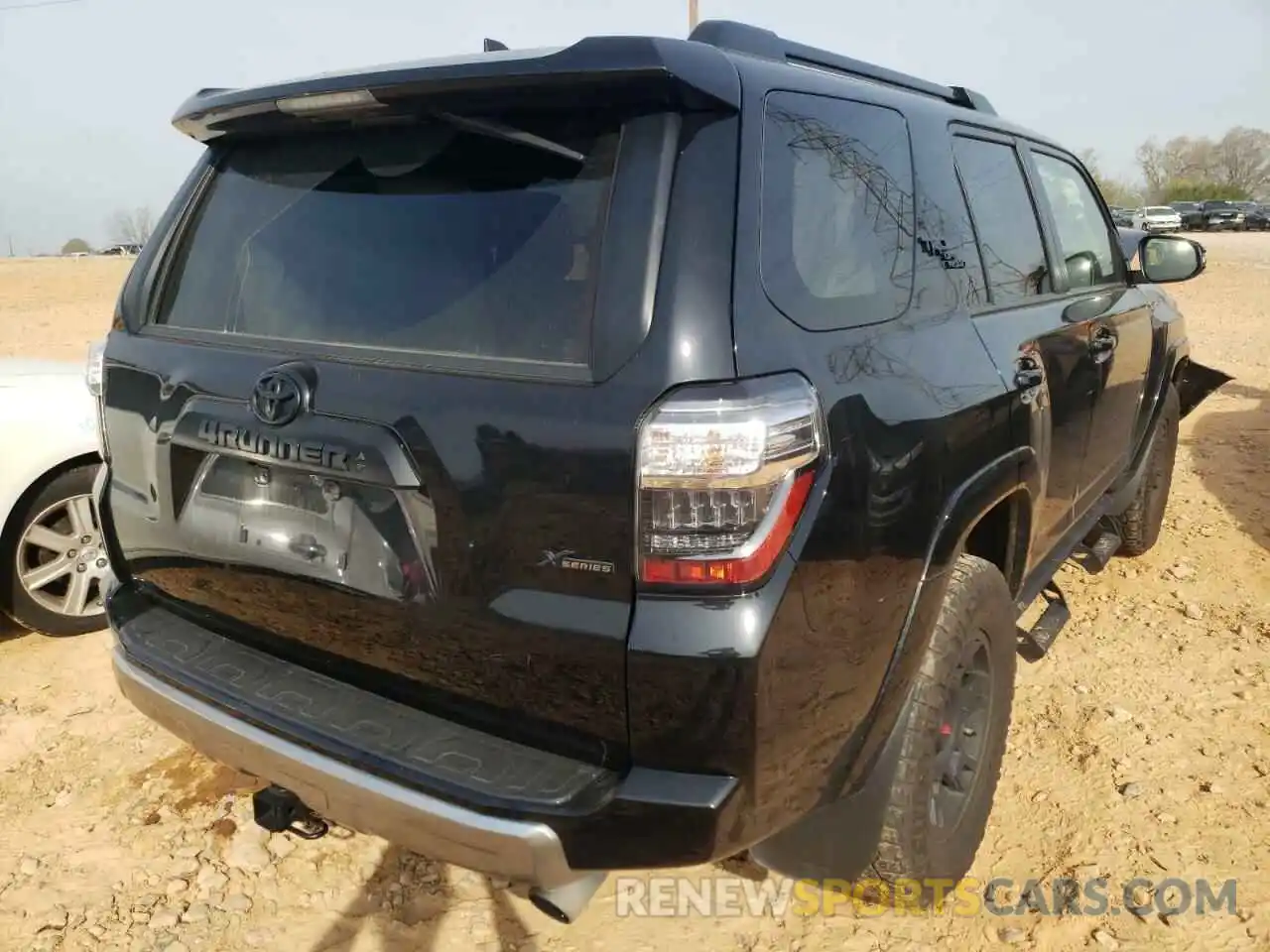 4 Photograph of a damaged car JTEBU5JR9L5757859 TOYOTA 4RUNNER 2020