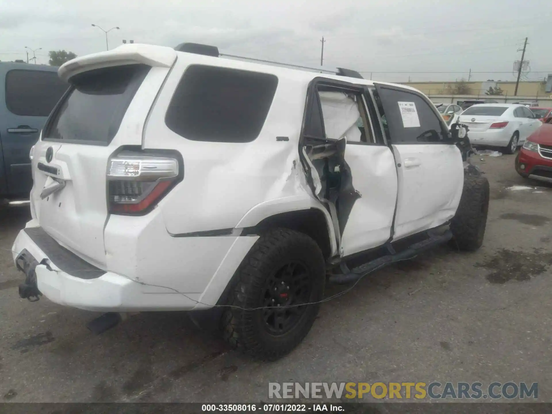 4 Photograph of a damaged car JTEBU5JR9L5760891 TOYOTA 4RUNNER 2020