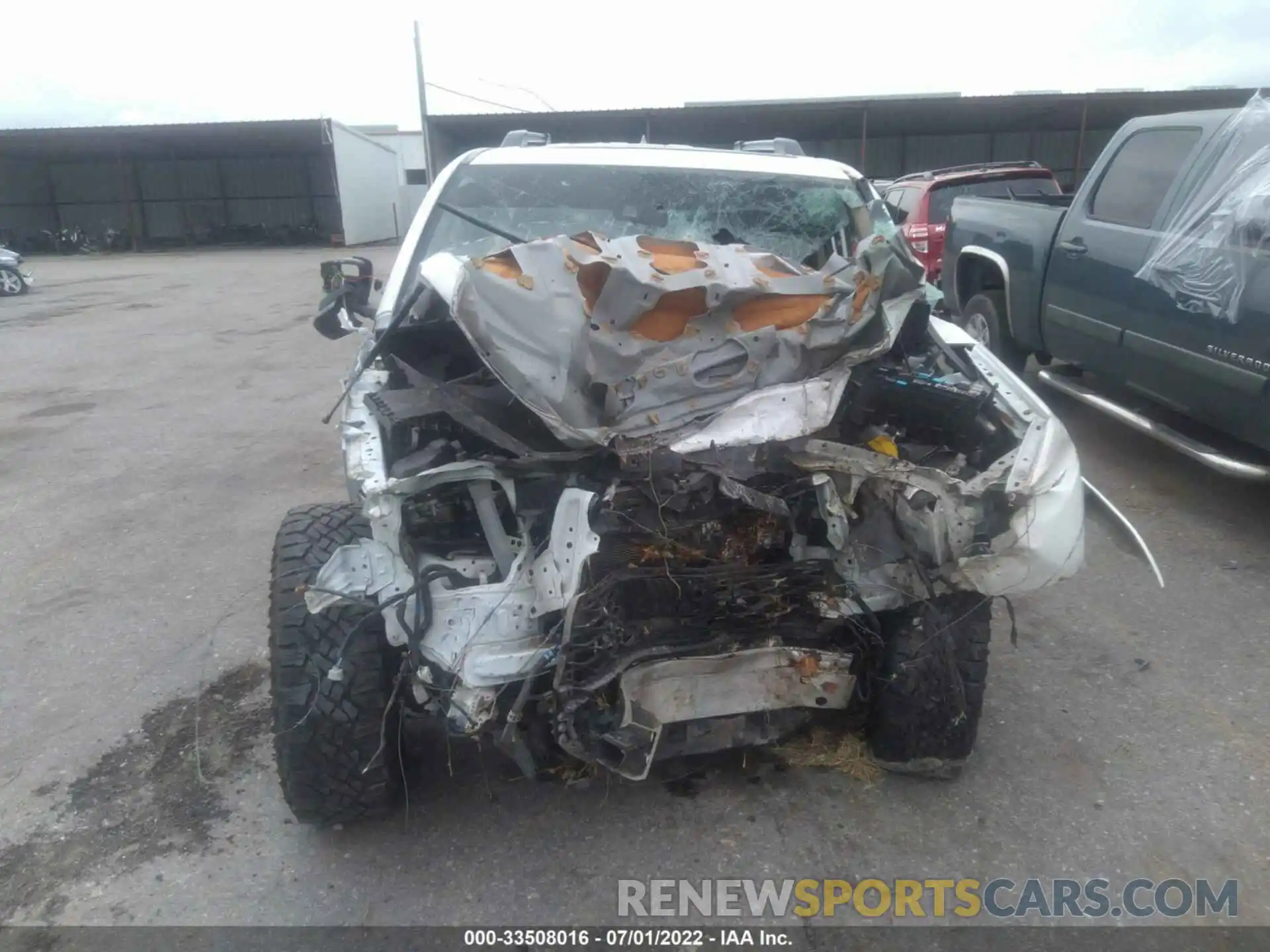 6 Photograph of a damaged car JTEBU5JR9L5760891 TOYOTA 4RUNNER 2020