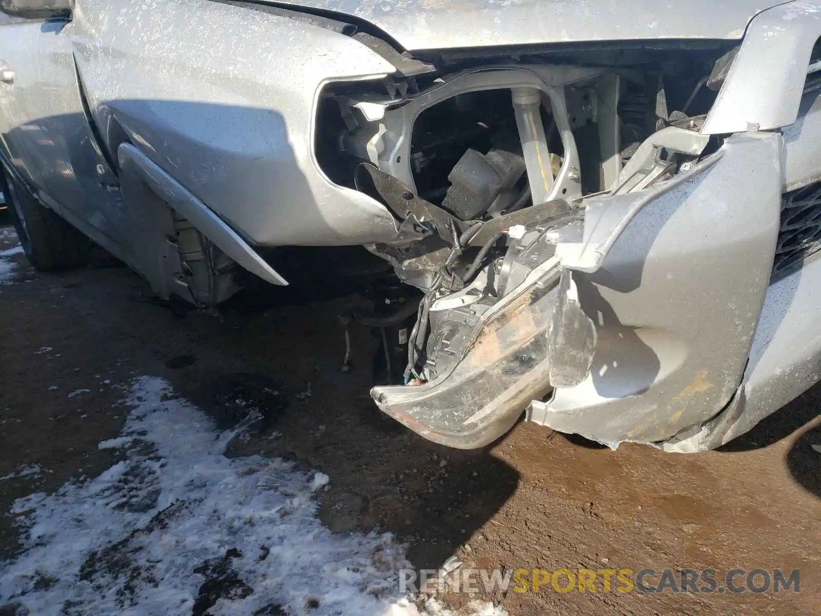 9 Photograph of a damaged car JTEBU5JR9L5762222 TOYOTA 4RUNNER 2020