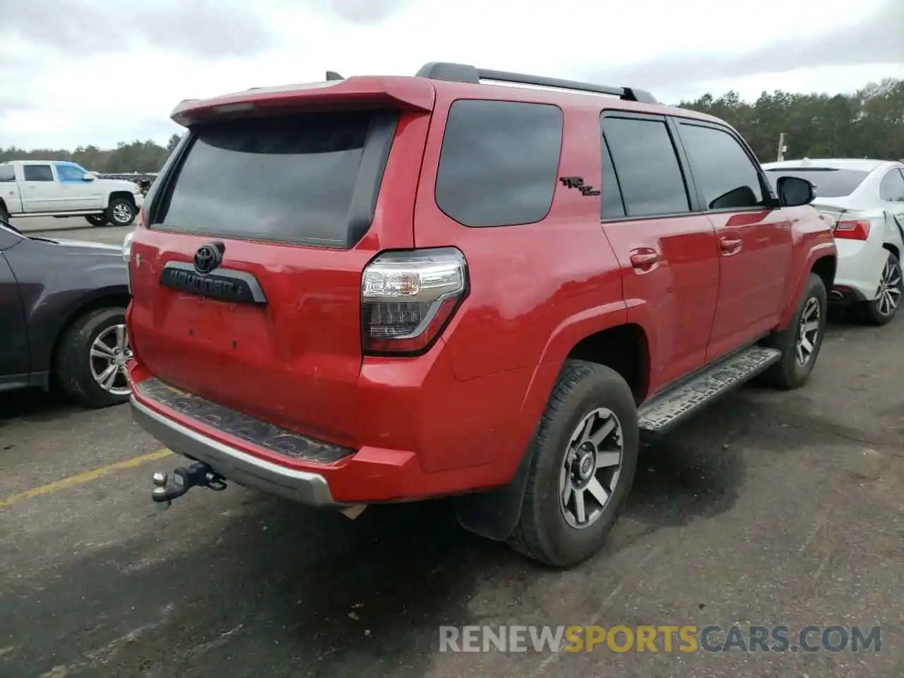 4 Photograph of a damaged car JTEBU5JR9L5767470 TOYOTA 4RUNNER 2020