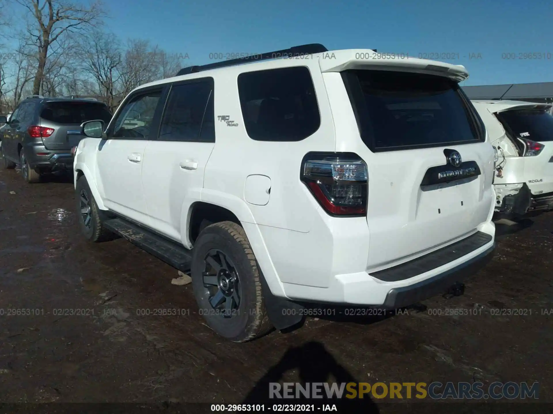 3 Фотография поврежденного автомобиля JTEBU5JR9L5771762 TOYOTA 4RUNNER 2020