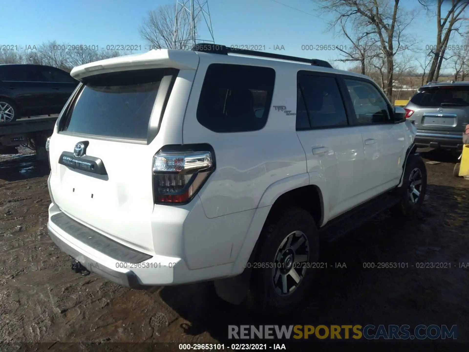 4 Photograph of a damaged car JTEBU5JR9L5771762 TOYOTA 4RUNNER 2020