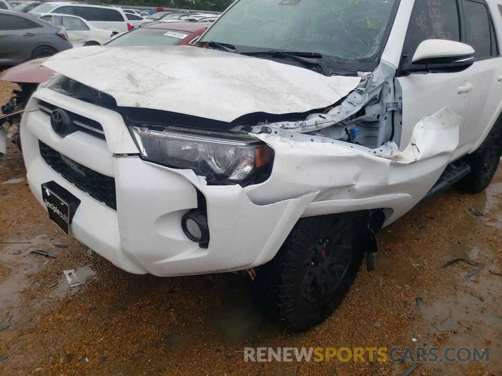 9 Photograph of a damaged car JTEBU5JR9L5772068 TOYOTA 4RUNNER 2020