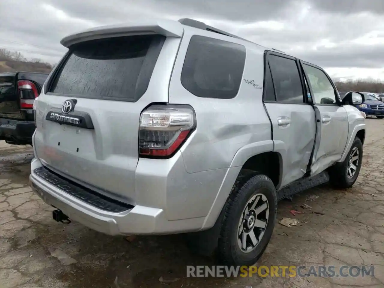 4 Photograph of a damaged car JTEBU5JR9L5772779 TOYOTA 4RUNNER 2020