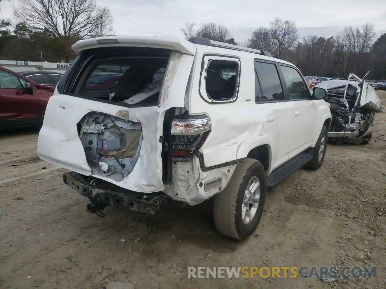 4 Photograph of a damaged car JTEBU5JR9L5773172 TOYOTA 4RUNNER 2020