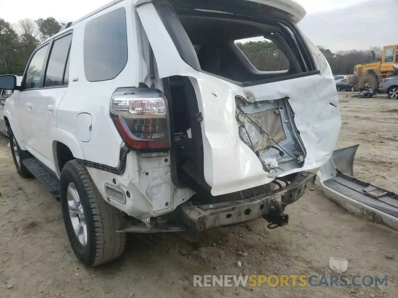 9 Photograph of a damaged car JTEBU5JR9L5773172 TOYOTA 4RUNNER 2020