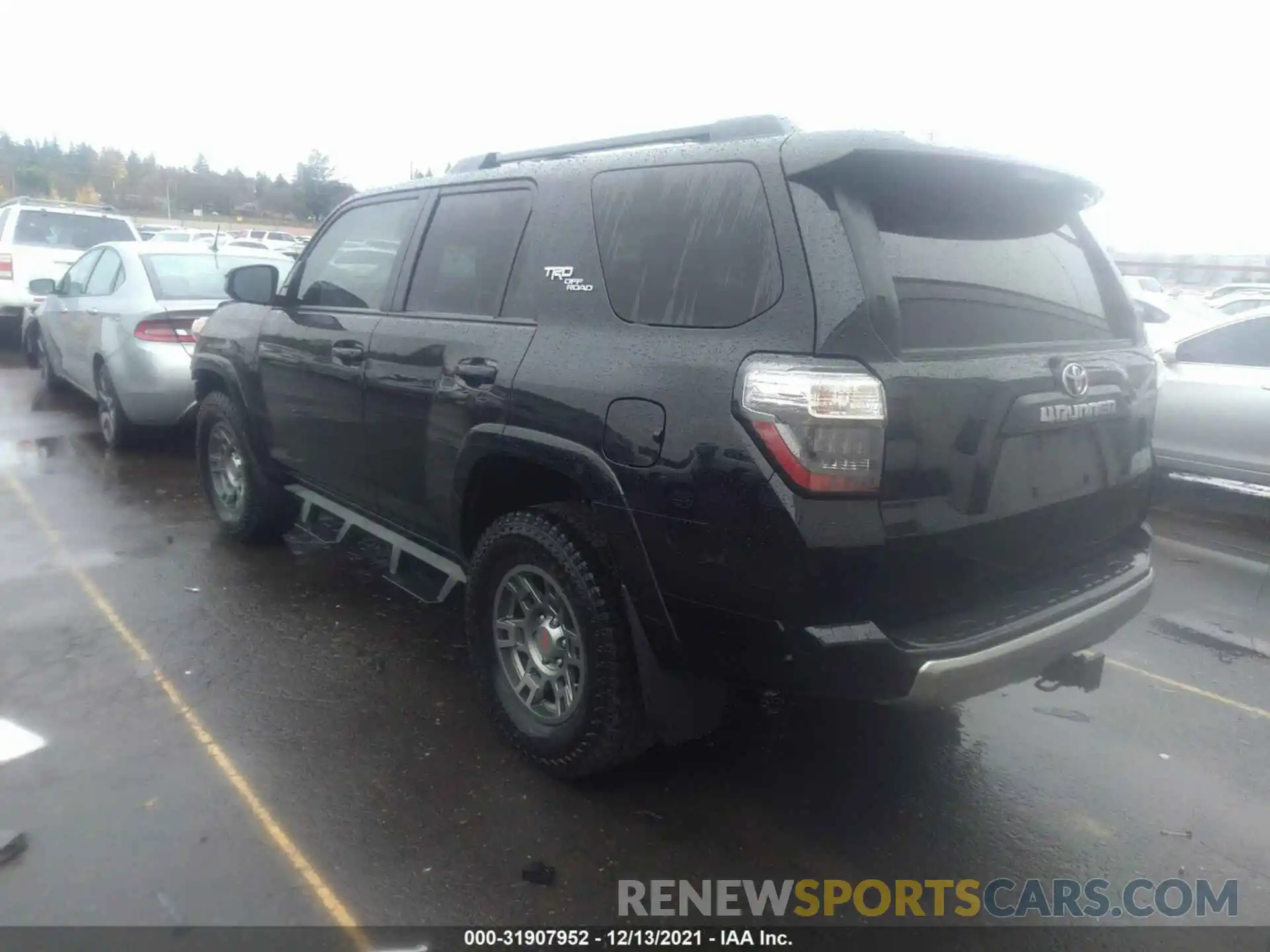 3 Photograph of a damaged car JTEBU5JR9L5776153 TOYOTA 4RUNNER 2020