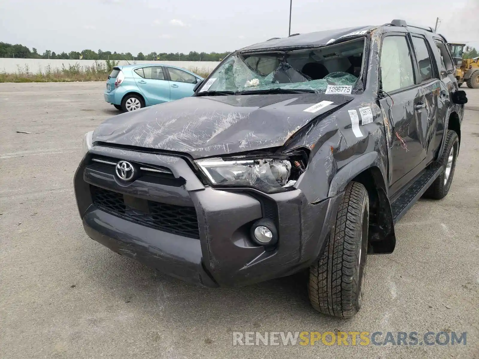 2 Photograph of a damaged car JTEBU5JR9L5781871 TOYOTA 4RUNNER 2020