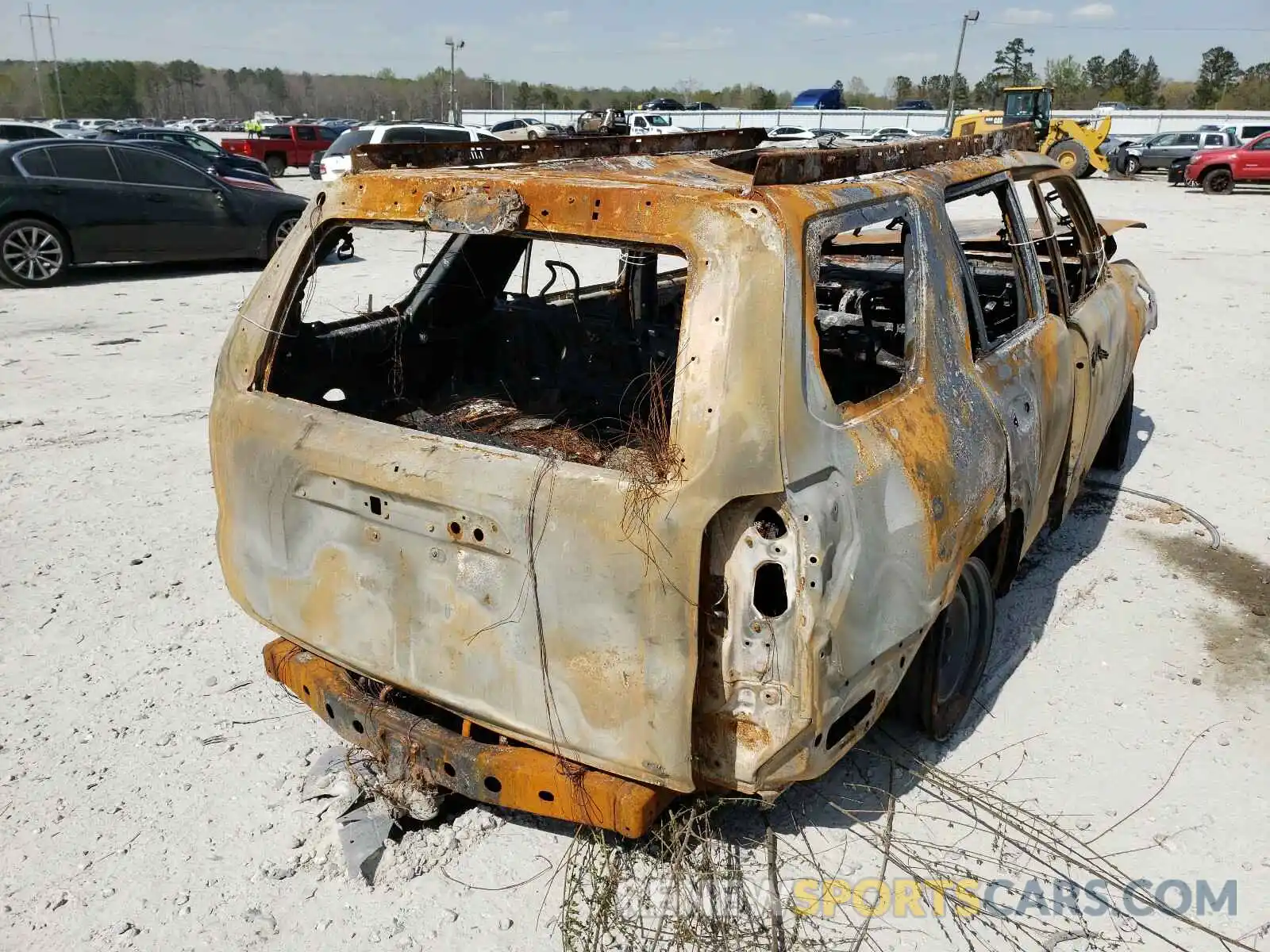 4 Photograph of a damaged car JTEBU5JR9L5783362 TOYOTA 4RUNNER 2020