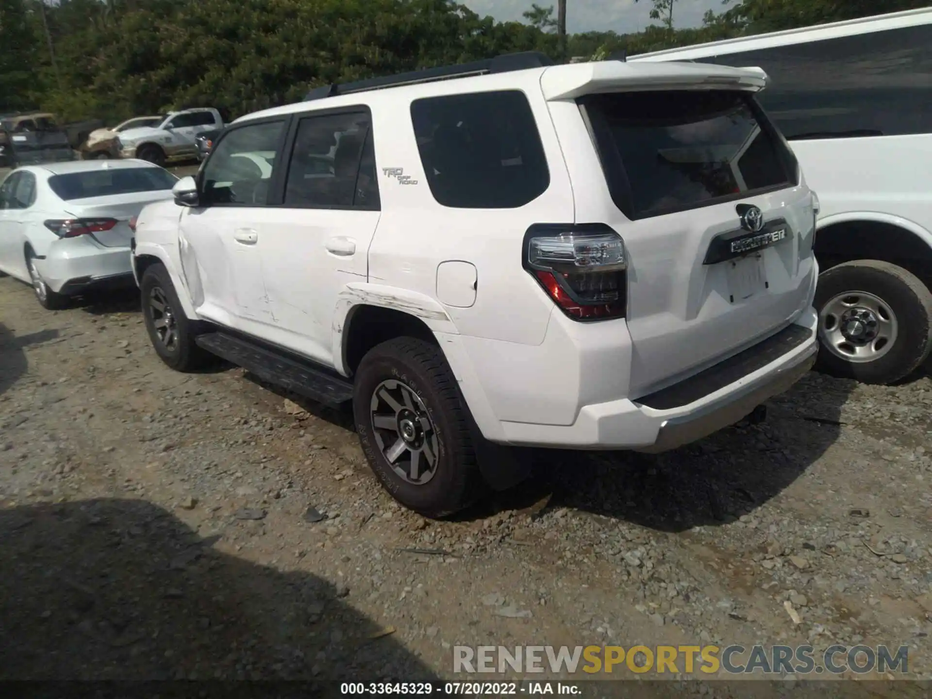 3 Photograph of a damaged car JTEBU5JR9L5783880 TOYOTA 4RUNNER 2020