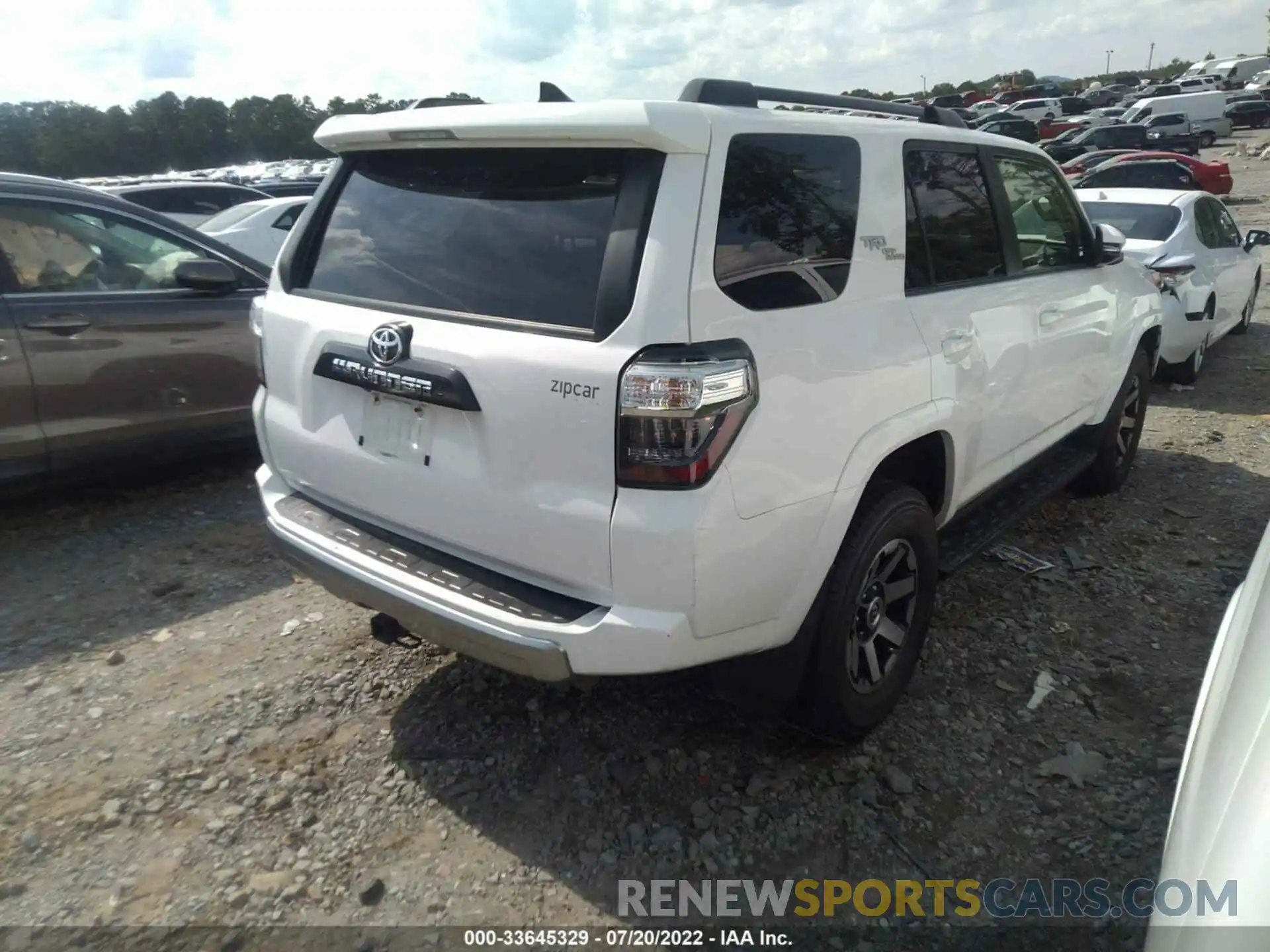 4 Photograph of a damaged car JTEBU5JR9L5783880 TOYOTA 4RUNNER 2020