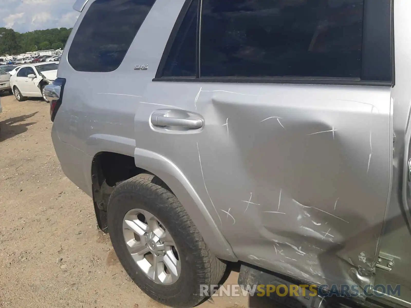 9 Photograph of a damaged car JTEBU5JR9L5786908 TOYOTA 4RUNNER 2020