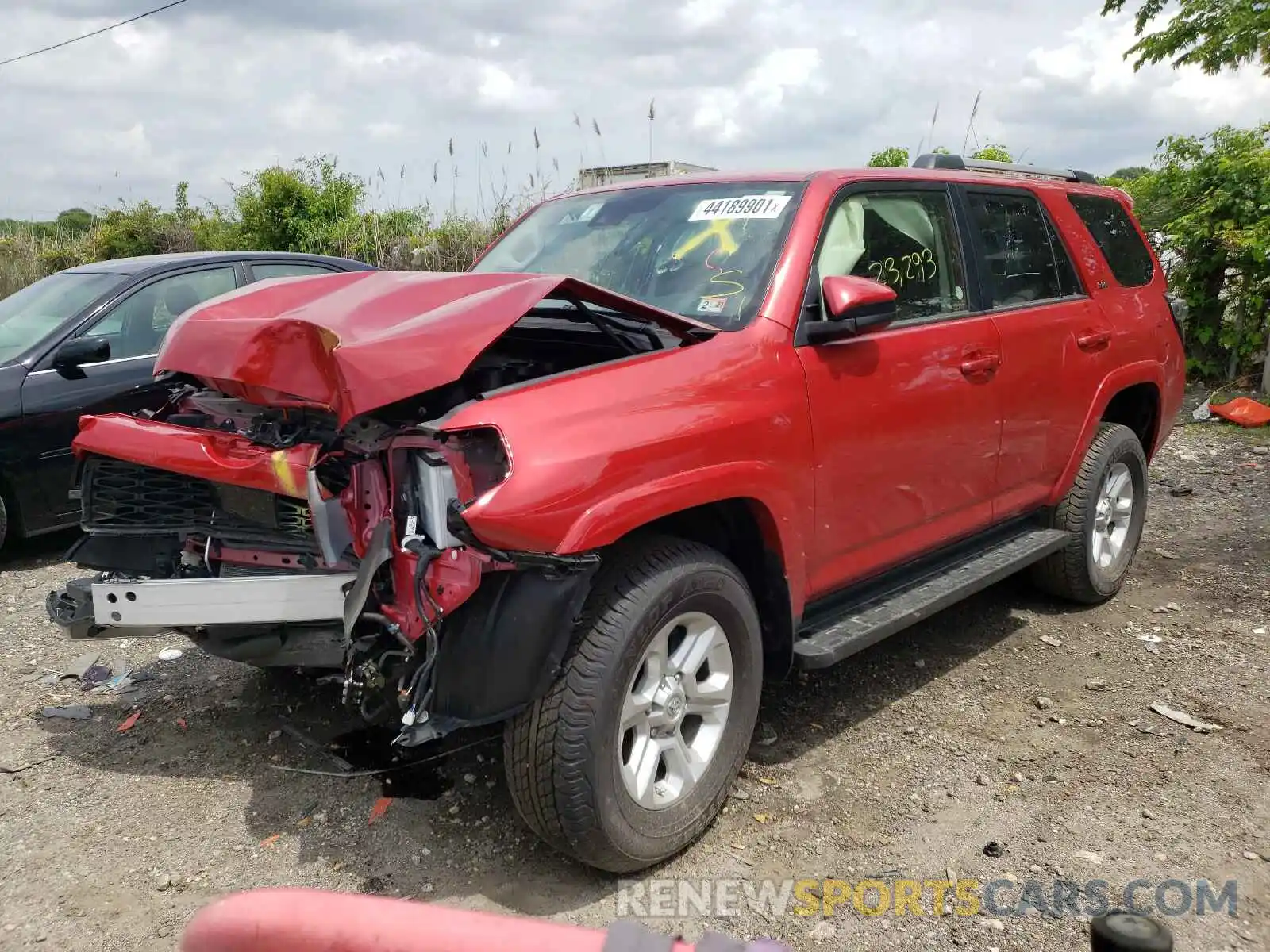 2 Photograph of a damaged car JTEBU5JR9L5789565 TOYOTA 4RUNNER 2020