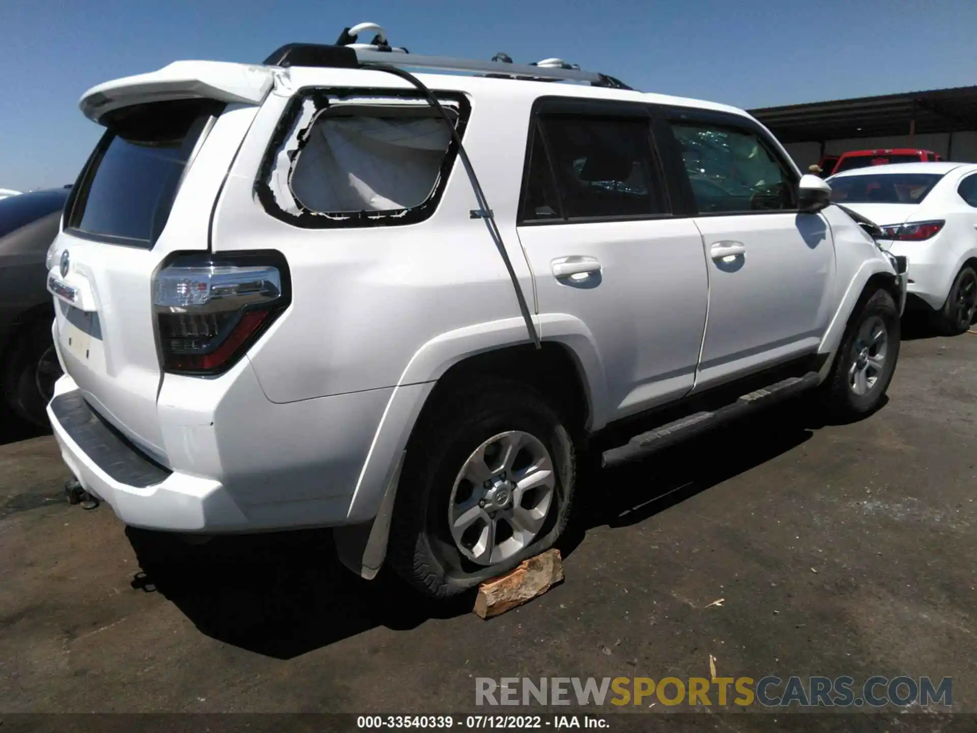 4 Photograph of a damaged car JTEBU5JR9L5790473 TOYOTA 4RUNNER 2020