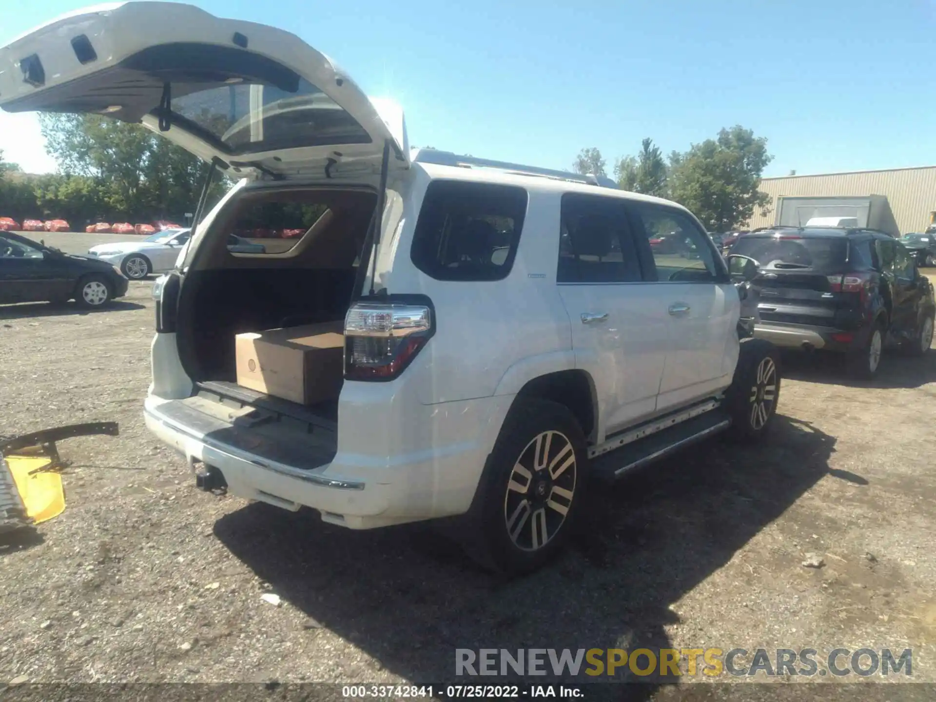 4 Photograph of a damaged car JTEBU5JR9L5792076 TOYOTA 4RUNNER 2020