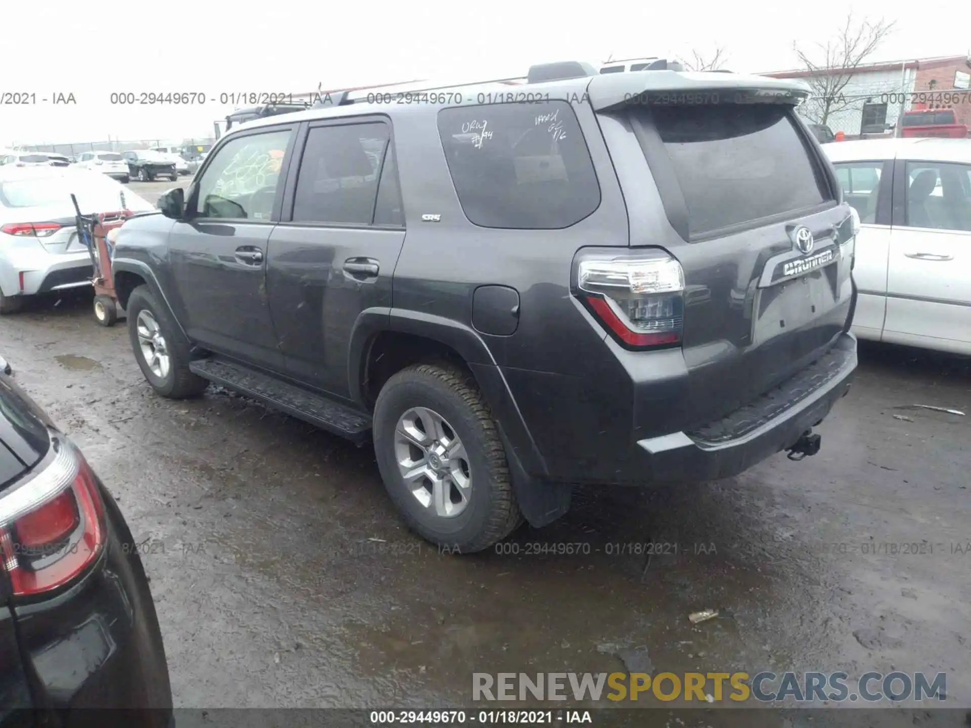 3 Фотография поврежденного автомобиля JTEBU5JR9L5792868 TOYOTA 4RUNNER 2020