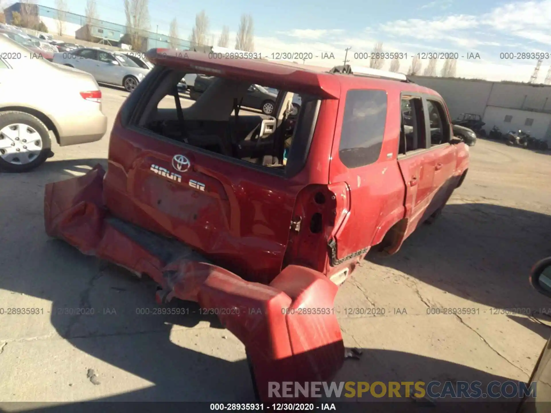 4 Photograph of a damaged car JTEBU5JR9L5793213 TOYOTA 4RUNNER 2020