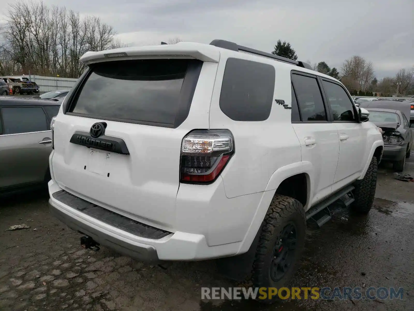 4 Photograph of a damaged car JTEBU5JR9L5793289 TOYOTA 4RUNNER 2020