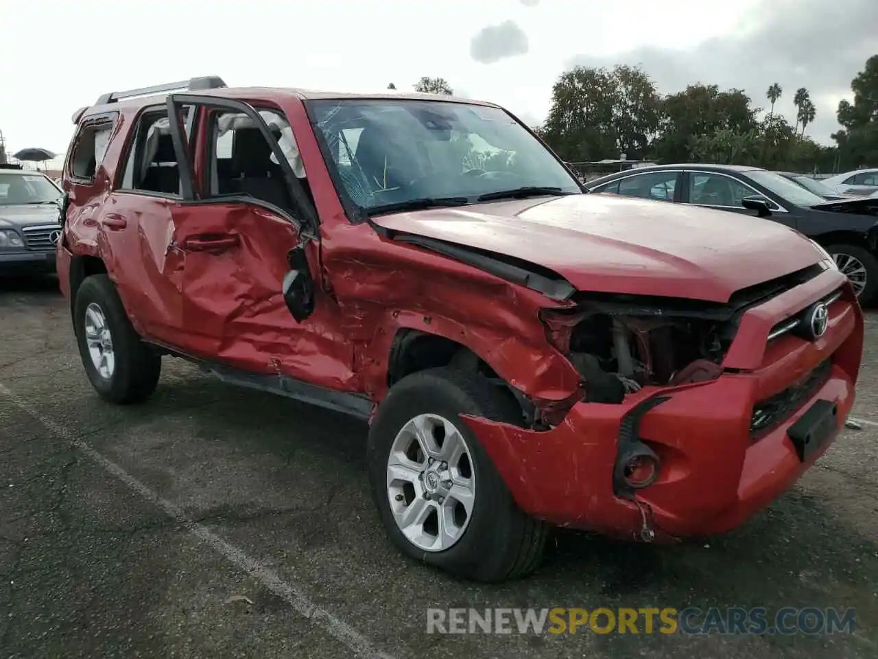 4 Photograph of a damaged car JTEBU5JR9L5794040 TOYOTA 4RUNNER 2020