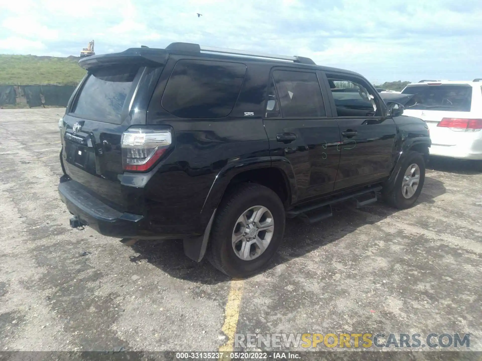 4 Photograph of a damaged car JTEBU5JR9L5797410 TOYOTA 4RUNNER 2020