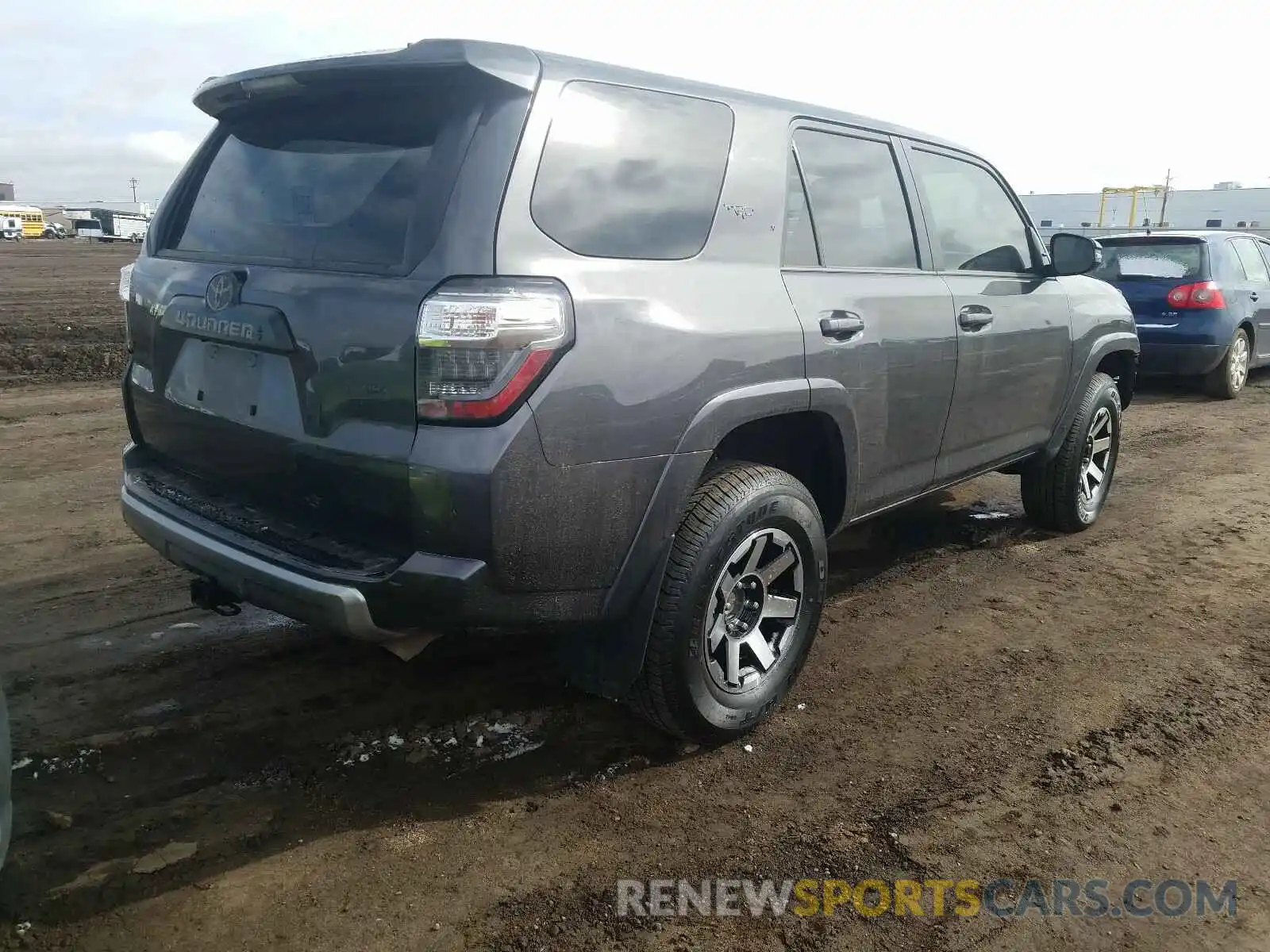 4 Photograph of a damaged car JTEBU5JR9L5798816 TOYOTA 4RUNNER 2020