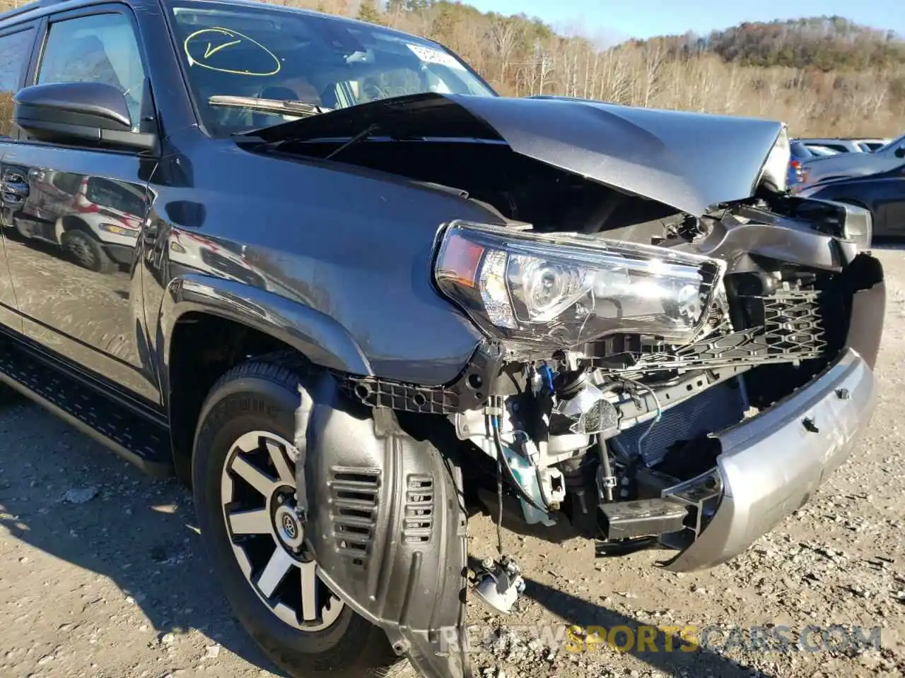 9 Photograph of a damaged car JTEBU5JR9L5802332 TOYOTA 4RUNNER 2020