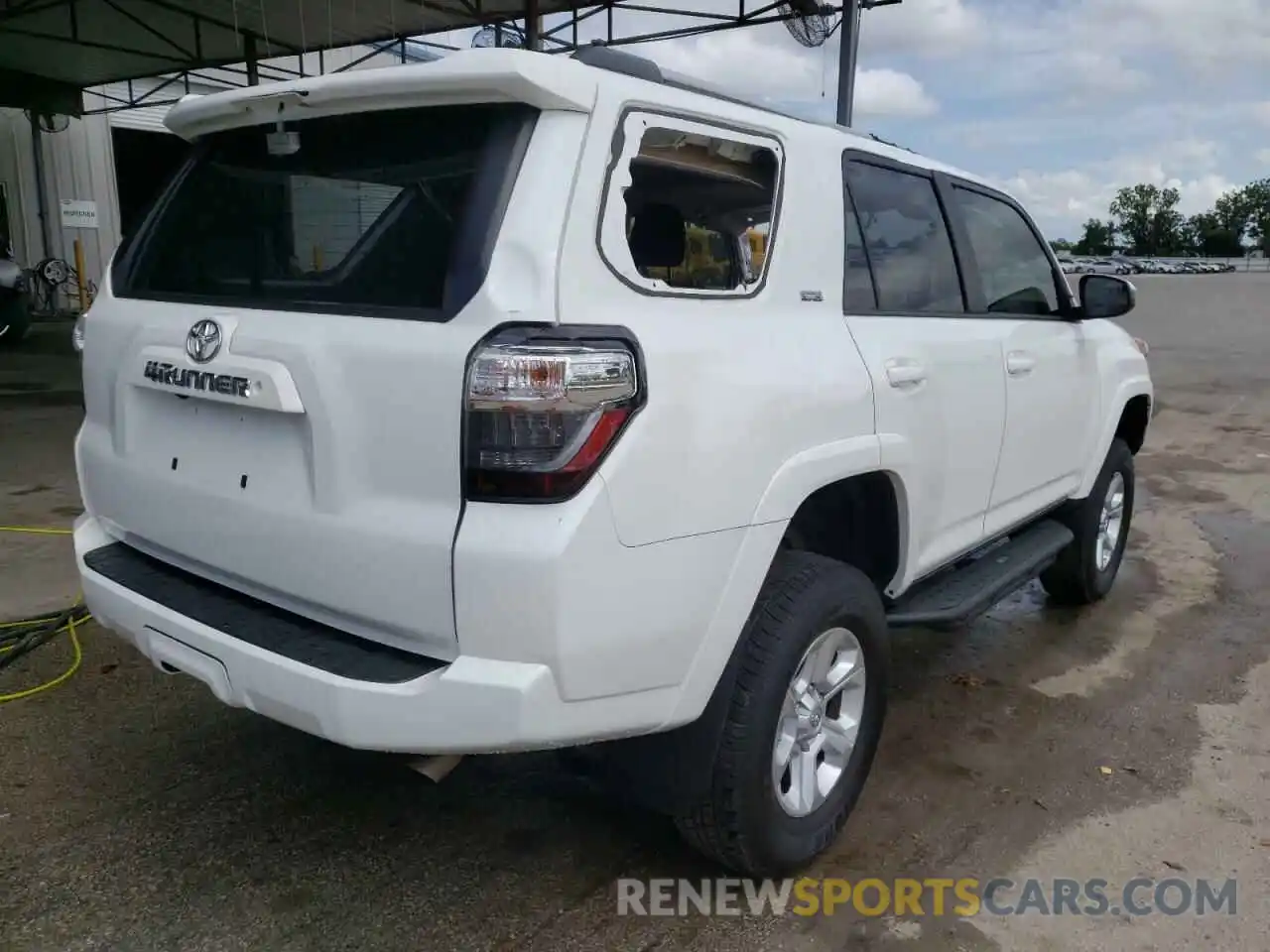 4 Photograph of a damaged car JTEBU5JR9L5805523 TOYOTA 4RUNNER 2020