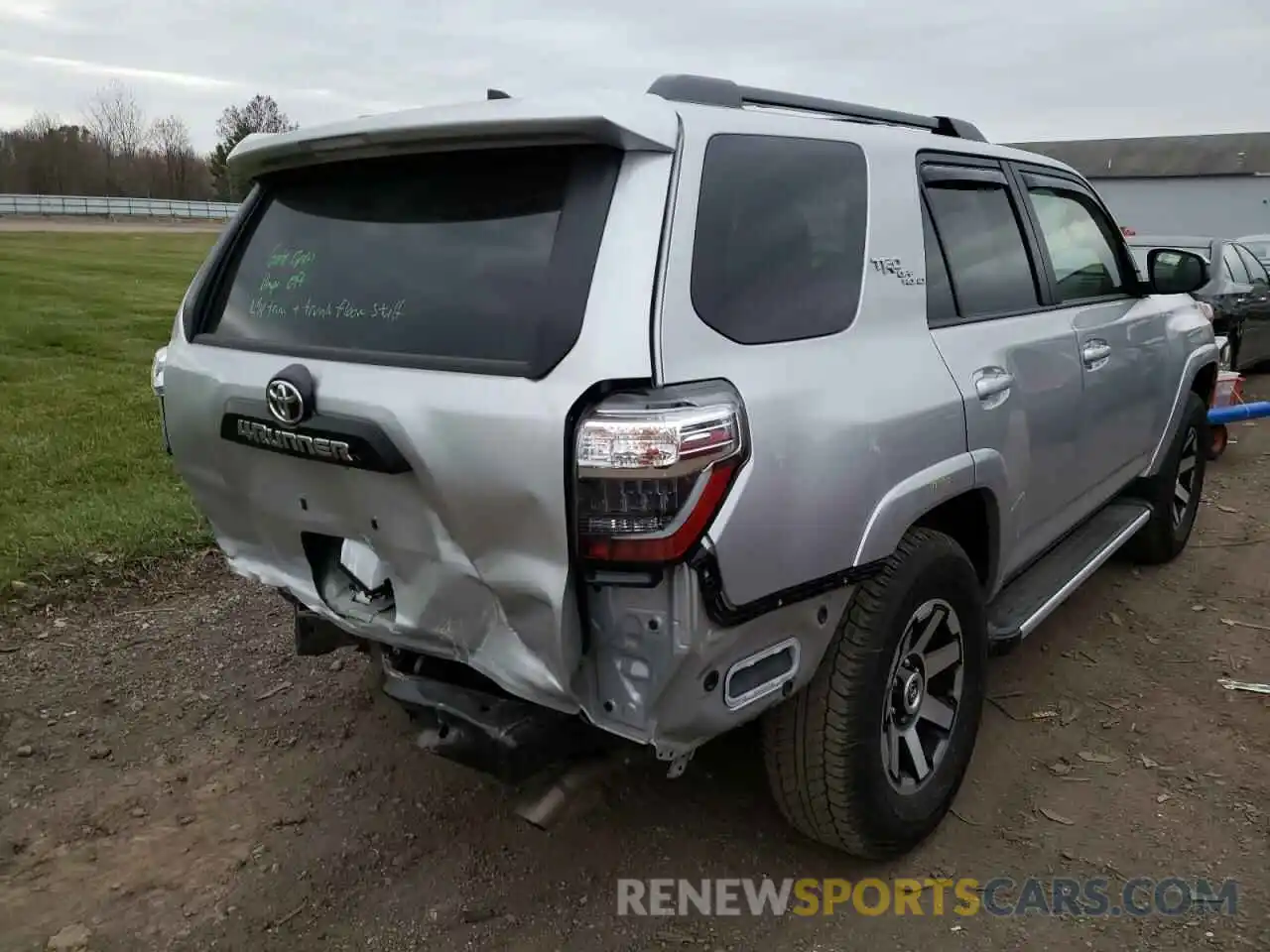 4 Photograph of a damaged car JTEBU5JR9L5815937 TOYOTA 4RUNNER 2020