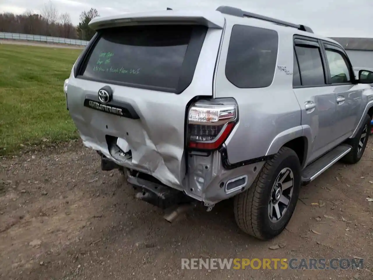 9 Photograph of a damaged car JTEBU5JR9L5815937 TOYOTA 4RUNNER 2020