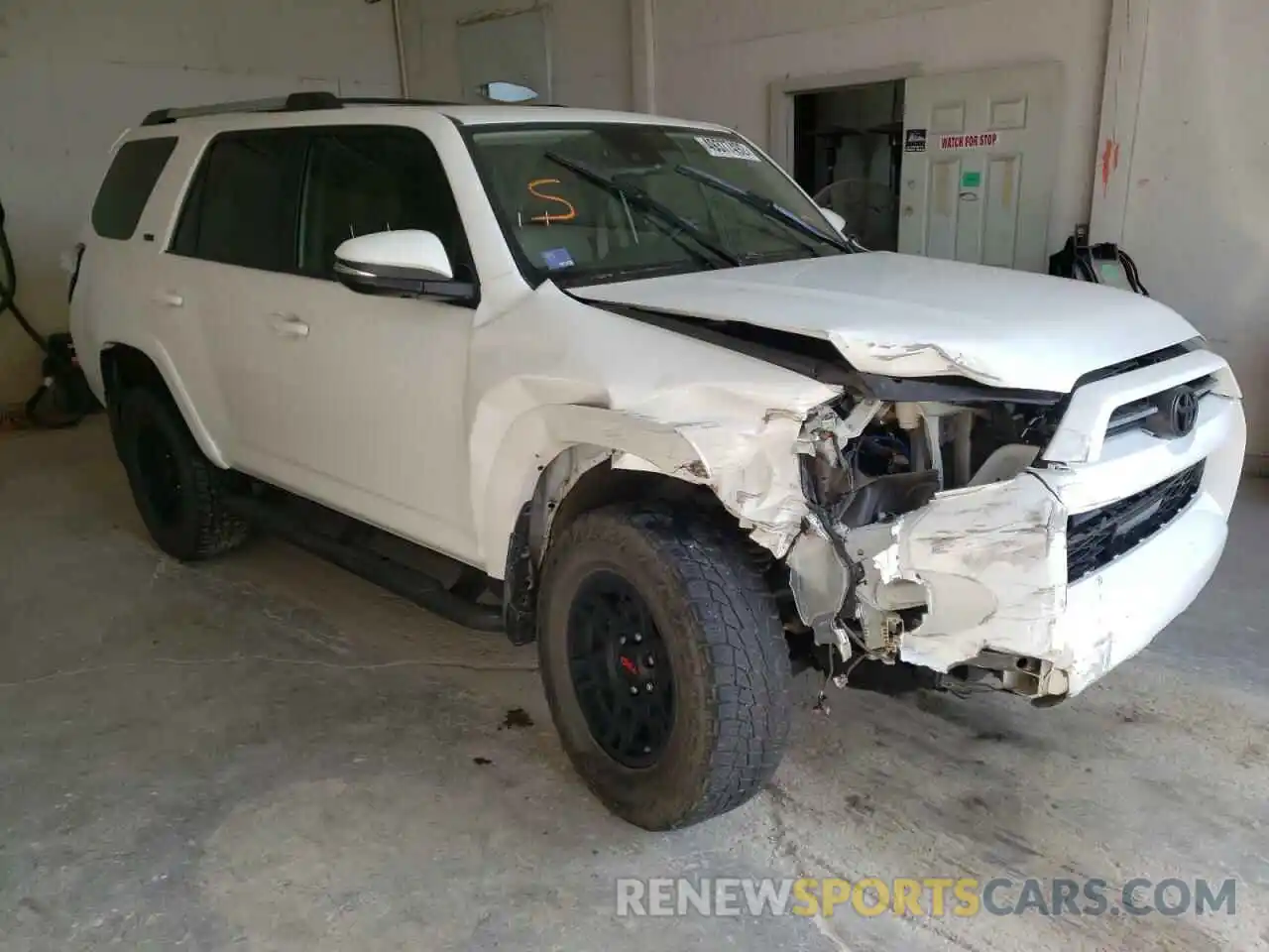 1 Фотография поврежденного автомобиля JTEBU5JR9L5821866 TOYOTA 4RUNNER 2020