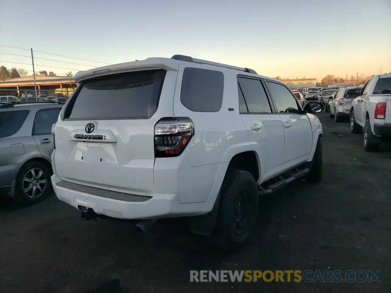 4 Photograph of a damaged car JTEBU5JR9L5823035 TOYOTA 4RUNNER 2020