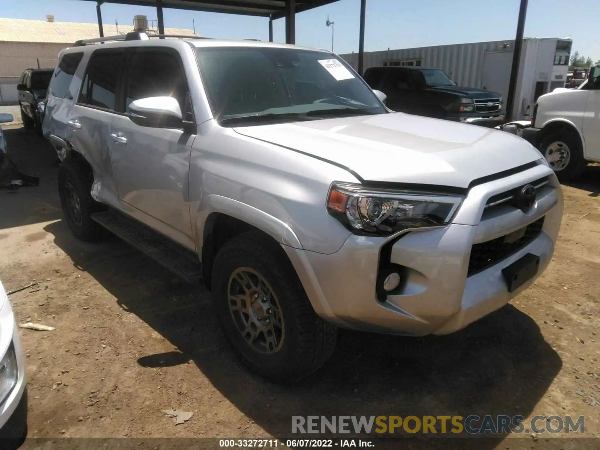 1 Photograph of a damaged car JTEBU5JR9L5825206 TOYOTA 4RUNNER 2020