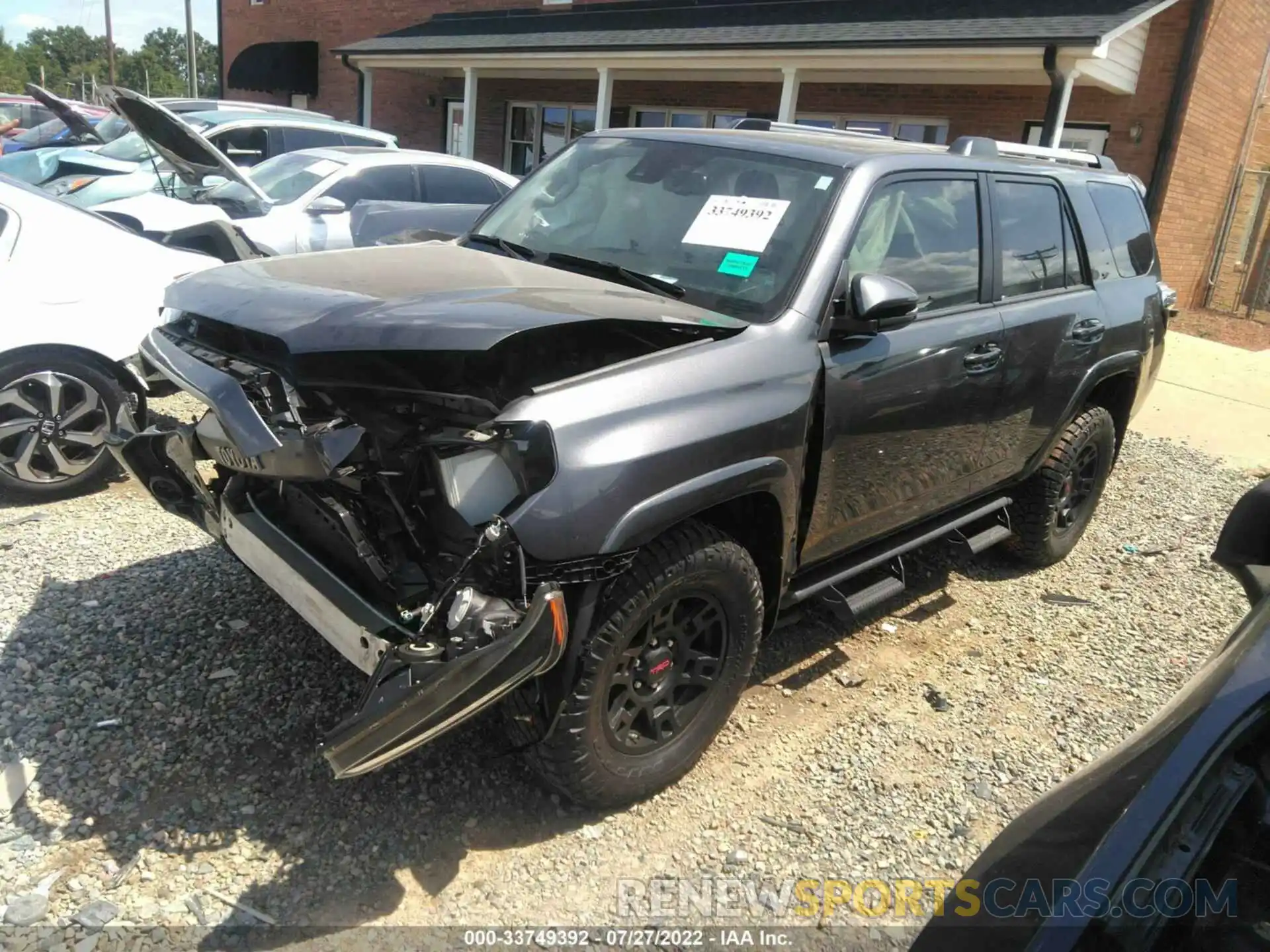 2 Фотография поврежденного автомобиля JTEBU5JR9L5832401 TOYOTA 4RUNNER 2020