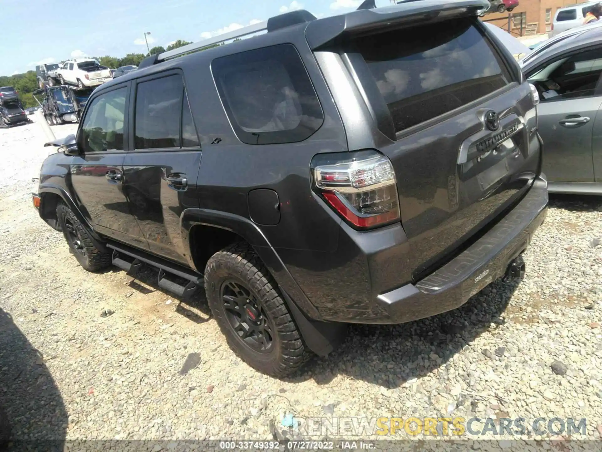 3 Фотография поврежденного автомобиля JTEBU5JR9L5832401 TOYOTA 4RUNNER 2020