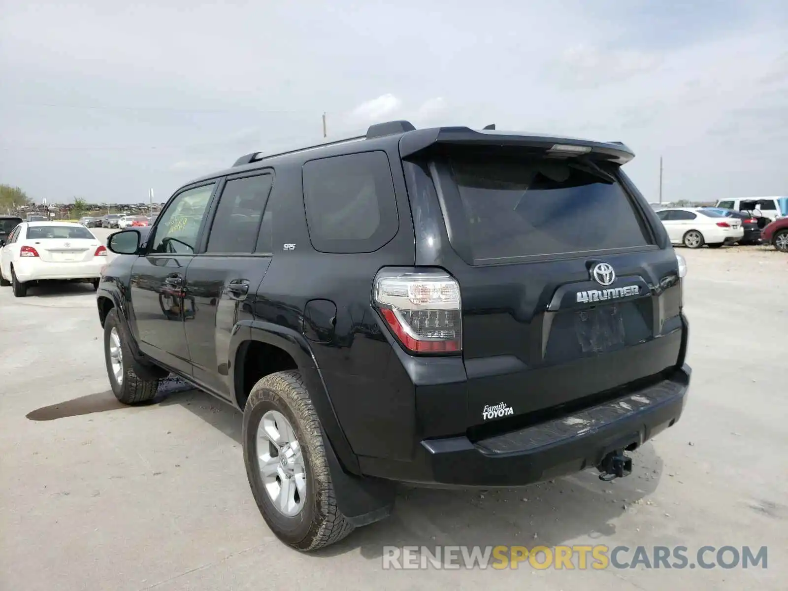 3 Фотография поврежденного автомобиля JTEBU5JRXL5738298 TOYOTA 4RUNNER 2020