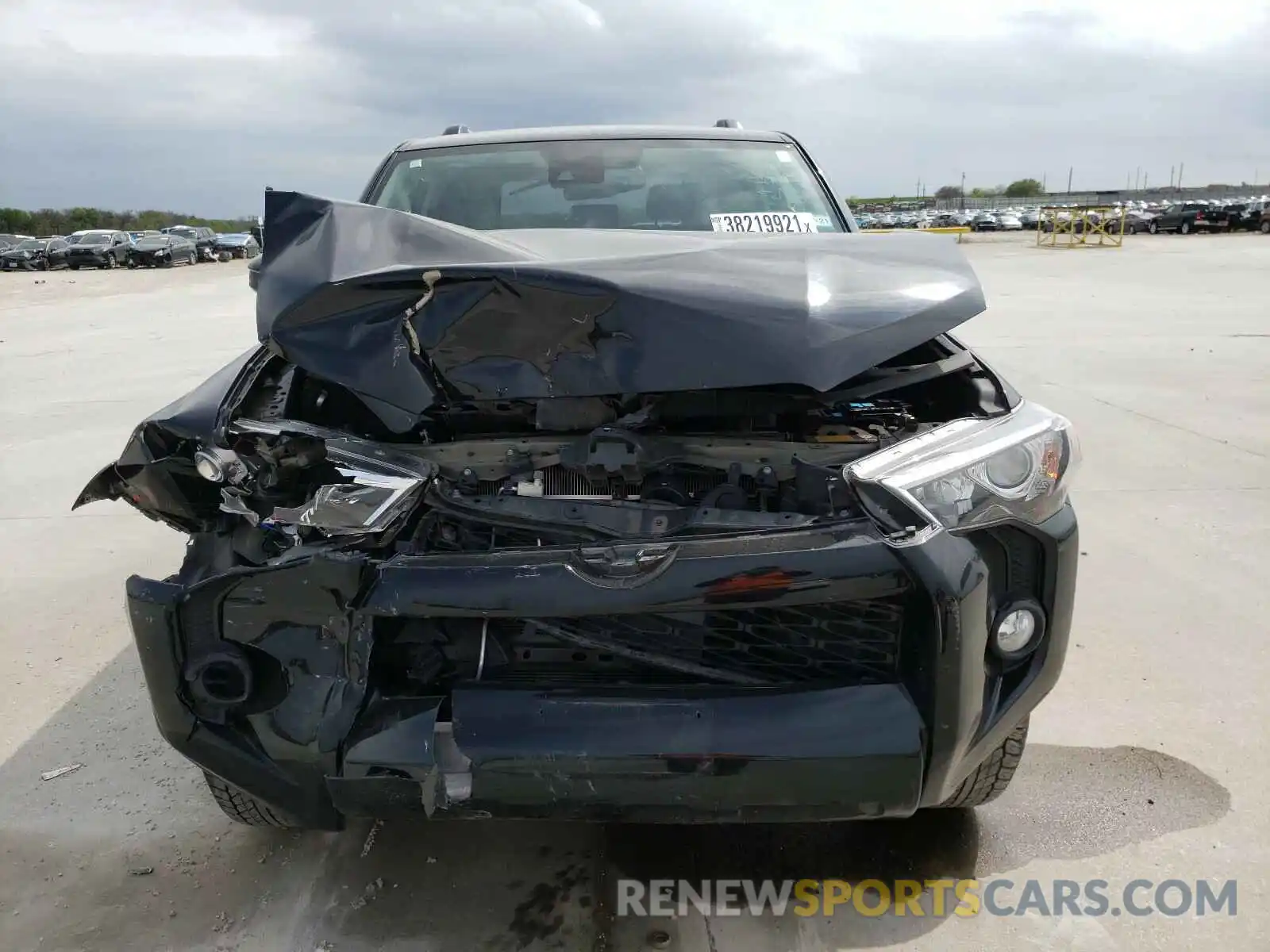 9 Photograph of a damaged car JTEBU5JRXL5738298 TOYOTA 4RUNNER 2020