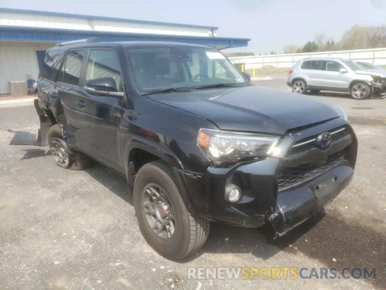 1 Photograph of a damaged car JTEBU5JRXL5739645 TOYOTA 4RUNNER 2020