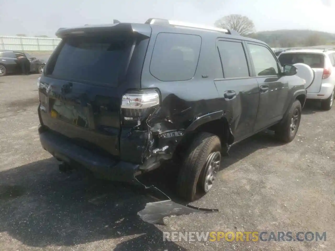 4 Photograph of a damaged car JTEBU5JRXL5739645 TOYOTA 4RUNNER 2020