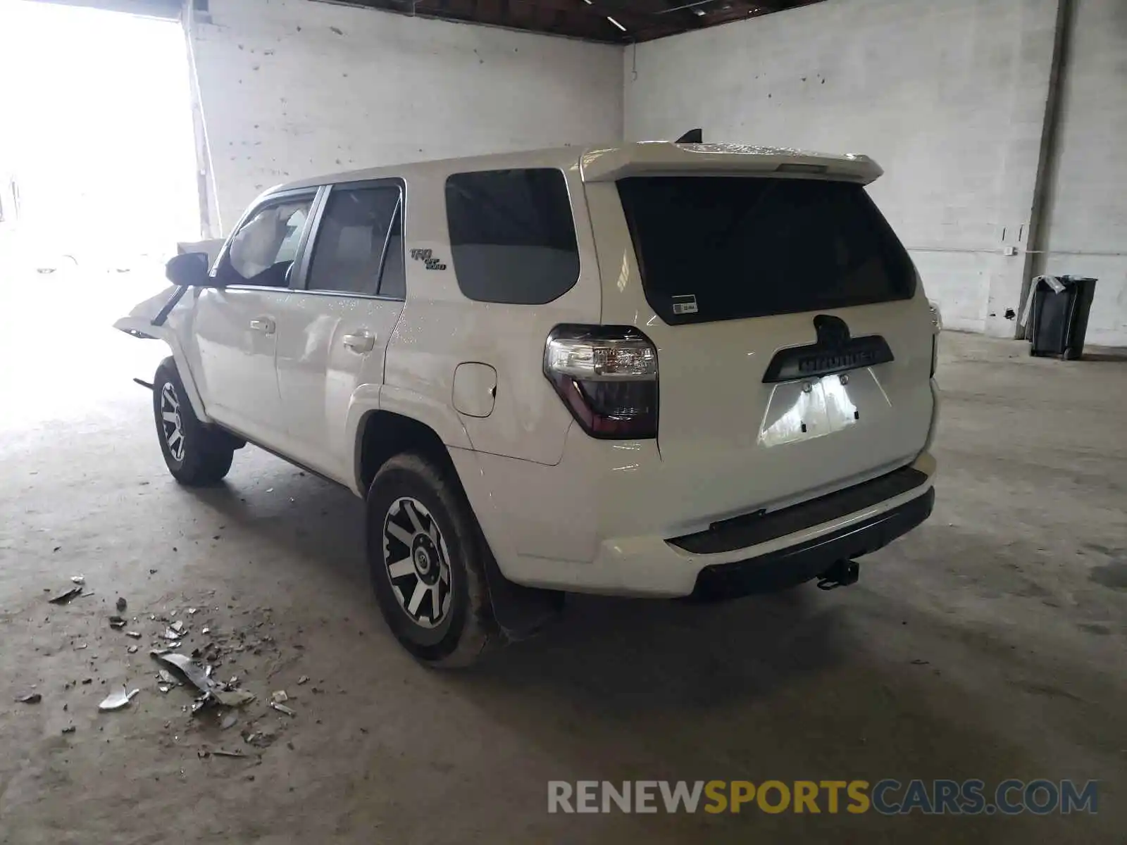 3 Фотография поврежденного автомобиля JTEBU5JRXL5741038 TOYOTA 4RUNNER 2020