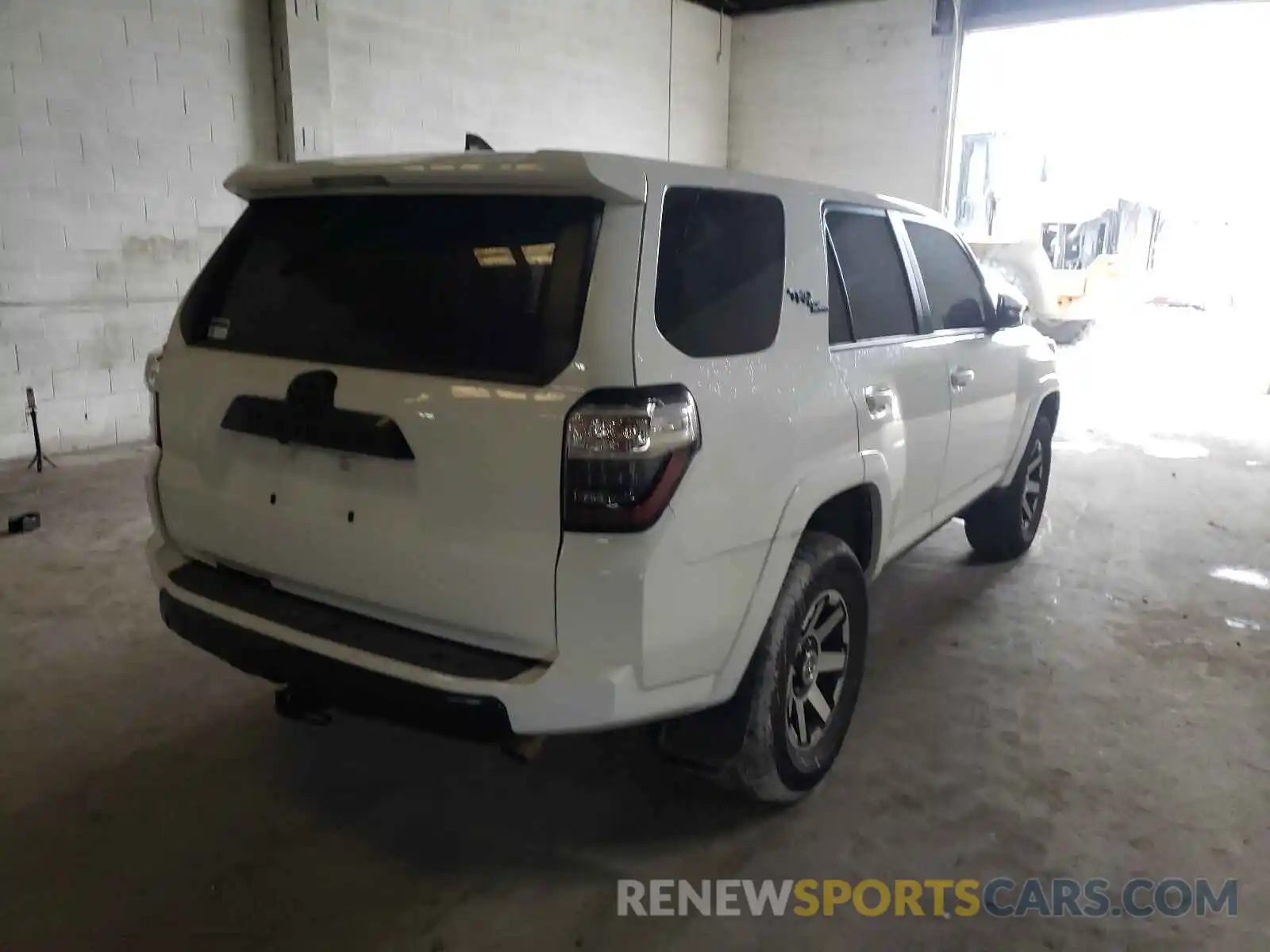 4 Photograph of a damaged car JTEBU5JRXL5741038 TOYOTA 4RUNNER 2020