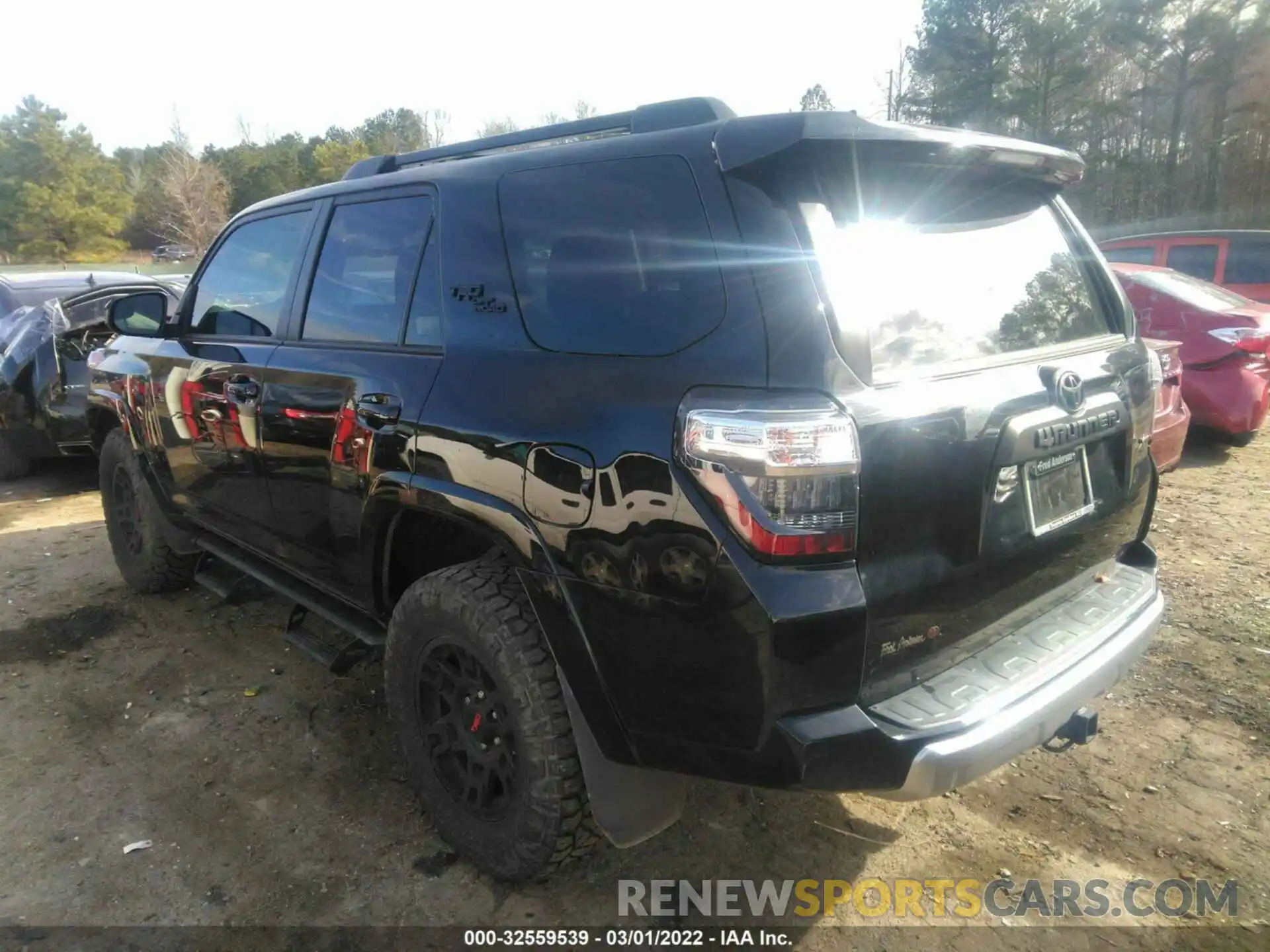 3 Фотография поврежденного автомобиля JTEBU5JRXL5743985 TOYOTA 4RUNNER 2020