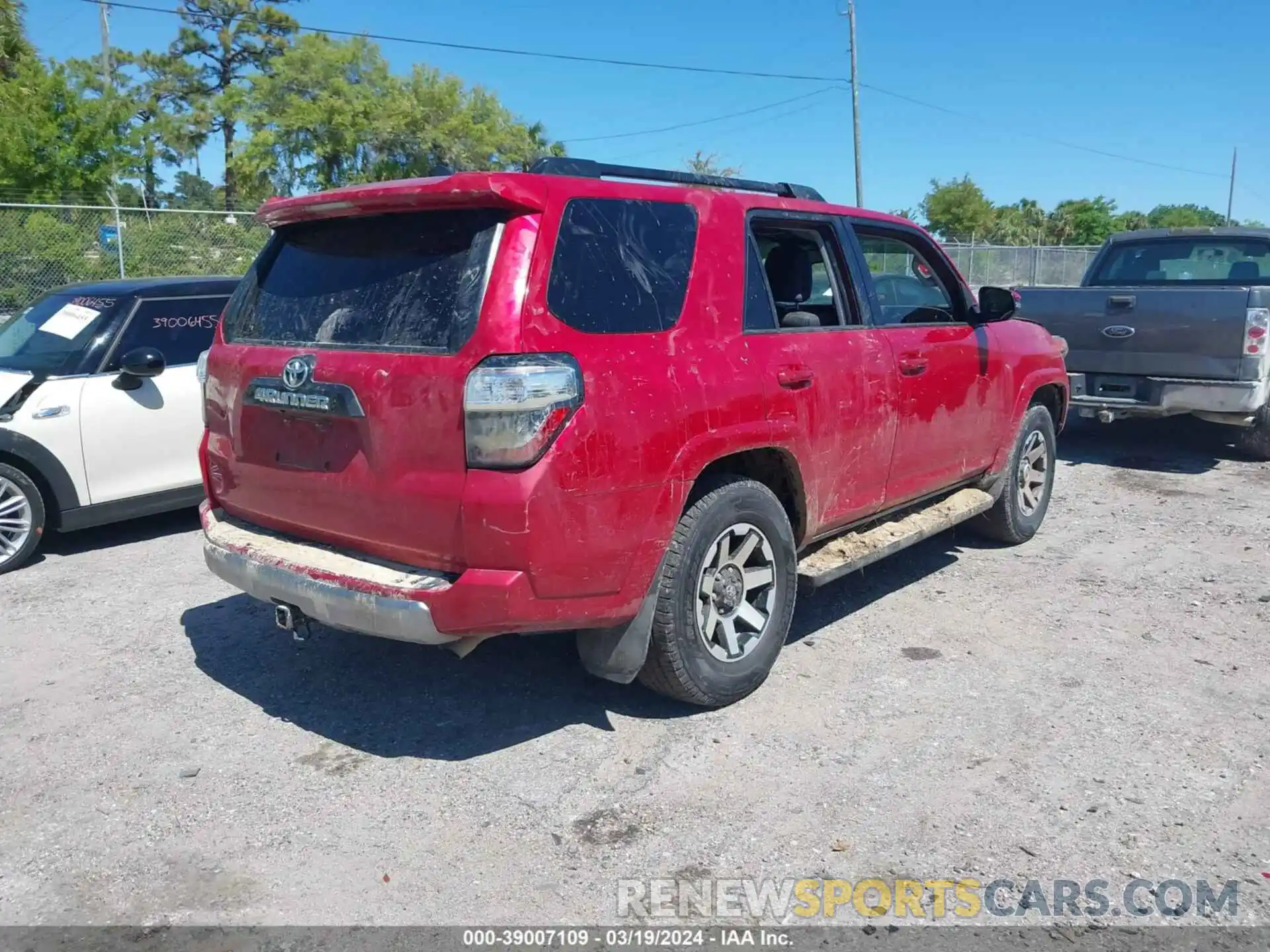 4 Photograph of a damaged car JTEBU5JRXL5745249 TOYOTA 4RUNNER 2020