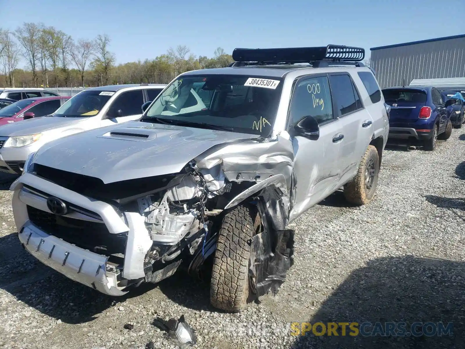 1 Photograph of a damaged car JTEBU5JRXL5749916 TOYOTA 4RUNNER 2020