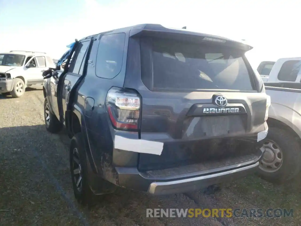 3 Photograph of a damaged car JTEBU5JRXL5750094 TOYOTA 4RUNNER 2020